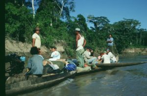 Pampas de Heath departure in motorized canoes